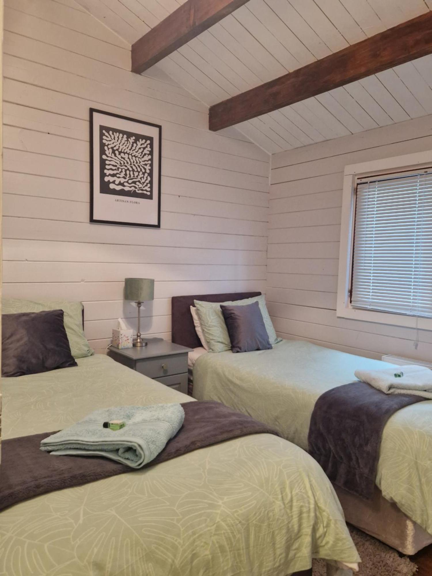 Kozy Kabin Waterford Room photo